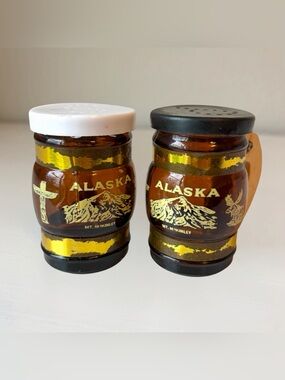 Vintage Alaska souvenir salt & pepper shakers. Made in Taiwan